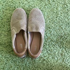 Dr.Scholls, size 9M, tan-brown.